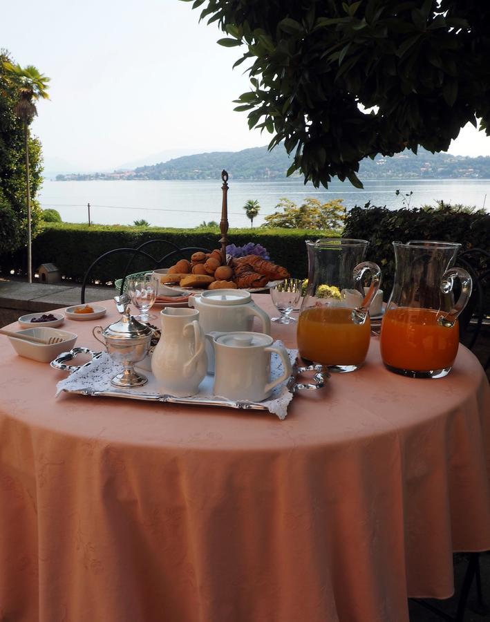 Casa Mondadori Bed & Breakfast Meina Exterior photo